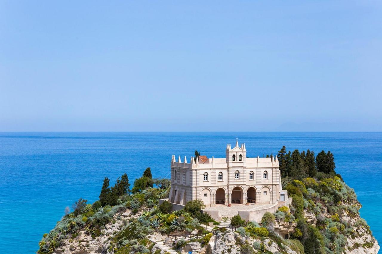 All'Angolo Della Torre Tropea Bagian luar foto